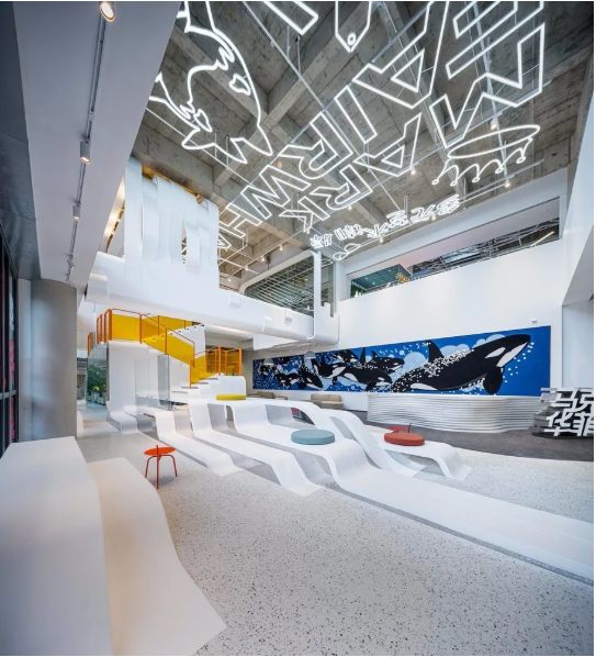 辦公室規(guī)劃成這樣 你還想在家辦公嗎？--馬克華菲上?？偛哭k公室